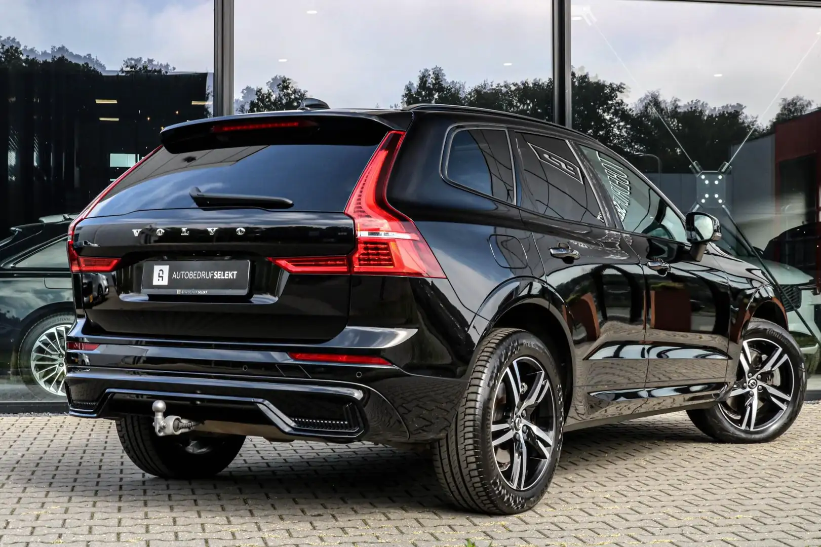 Volvo XC60 2.0 T6 R-DESIGN - PANO - TREKHAAK - FACELIFT Noir - 2