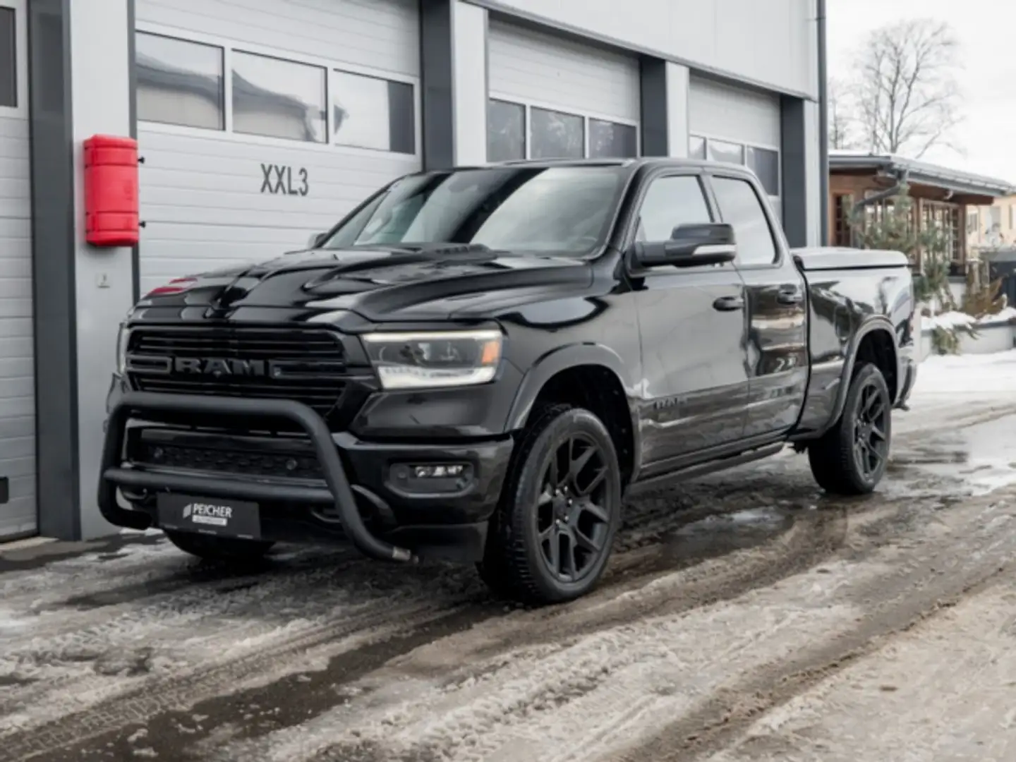 RAM 1500 Ram 1500 Laramie Night Quad Cab 6'4''-Bed 4x4 Schwarz - 1