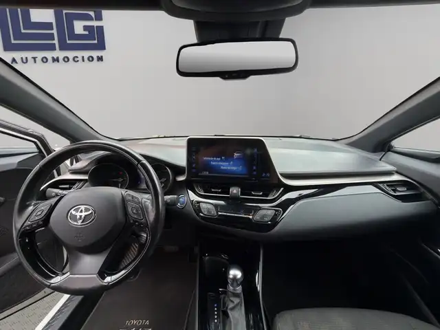 Toyota C-HR view 15