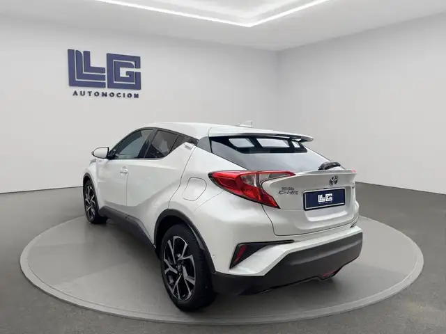 Toyota C-HR view 6