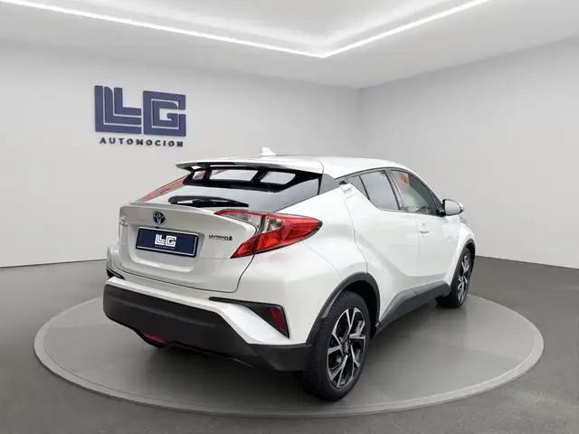 Toyota C-HR view 4