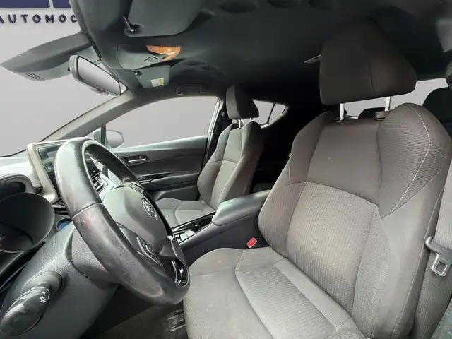 Toyota C-HR view 8