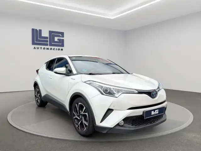 Toyota C-HR view 3