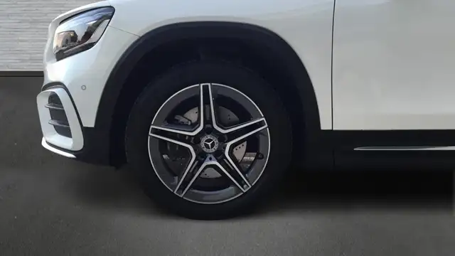 Mercedes-Benz GLB view 5