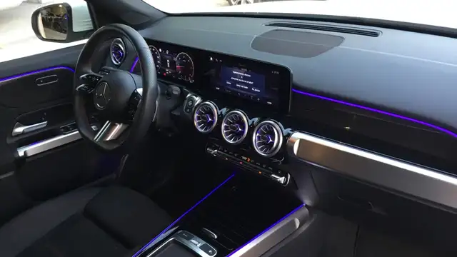 Mercedes-Benz GLB view 10