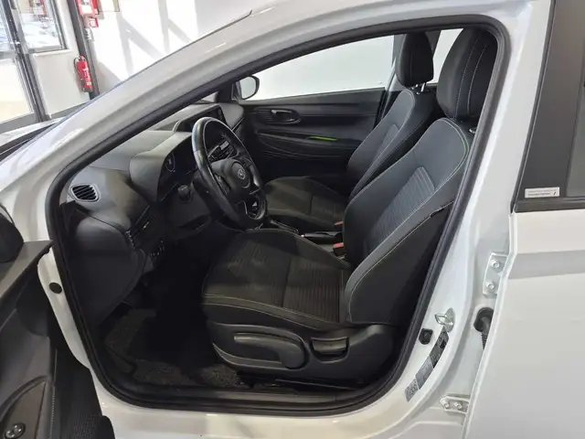Hyundai i20 view 8