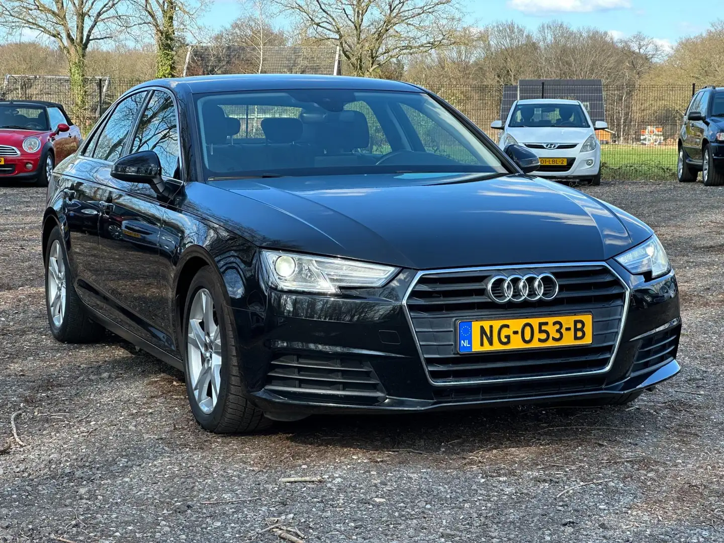 Audi A4 Limousine 2.0 TDI ultra Zwart - 1