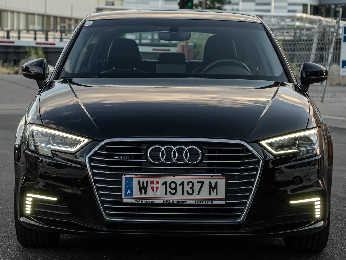 Audi A3 Audi A3 Plug-in-Hybrid (Benzin/Elektro) 40 e-tron Schwarz - 1