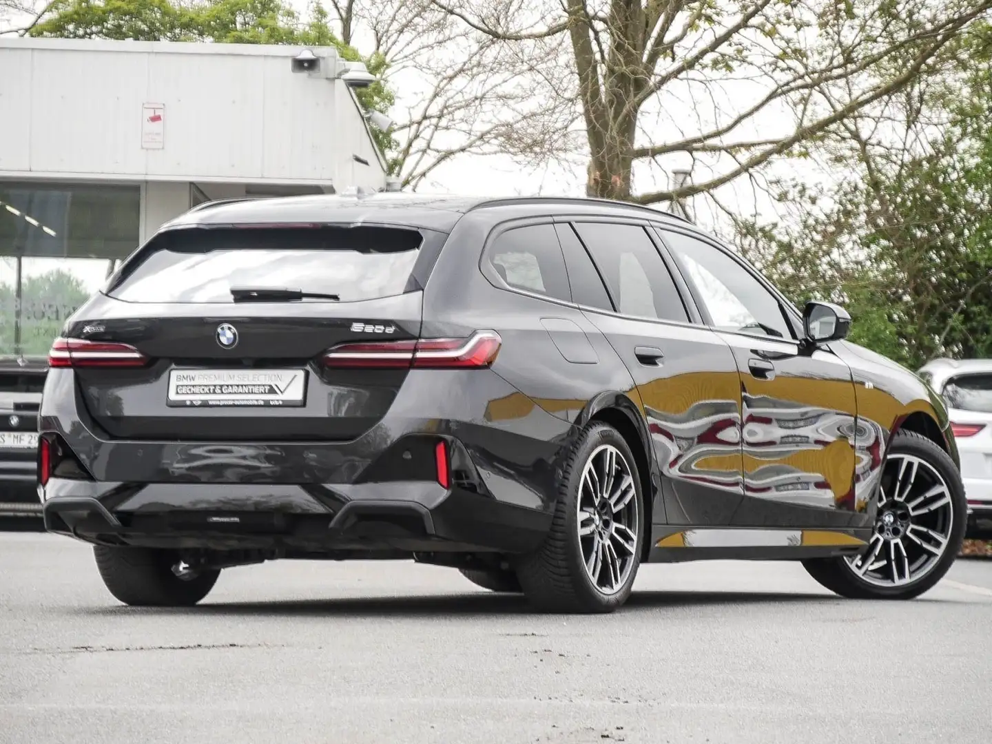 BMW 520 d xDrive M SPORT+AHK+PANO+DA PLUS+H/K+360° Grau - 2