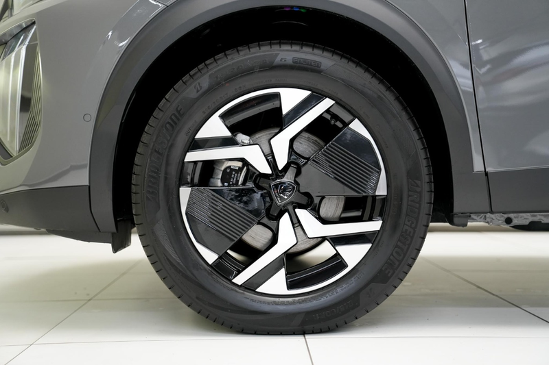 Peugeot 2008 1.2 Hybrid 145 Allure (EURO 6e) SoundSys — photo 4