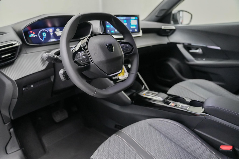 Peugeot 2008 1.2 Hybrid 145 Allure (EURO 6e) SoundSys — photo 6