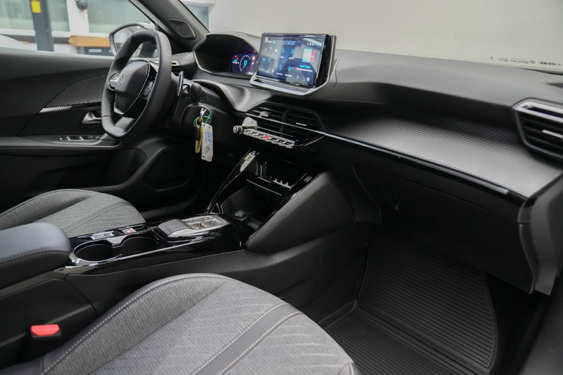 Peugeot 2008 1.2 Hybrid 145 Allure (EURO 6e) SoundSys — photo 8