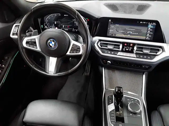 BMW 3 Series view 10