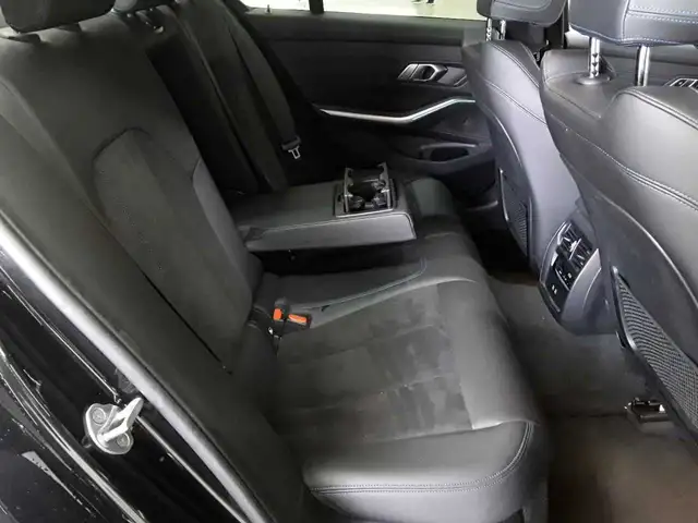 BMW 3 Series view 14