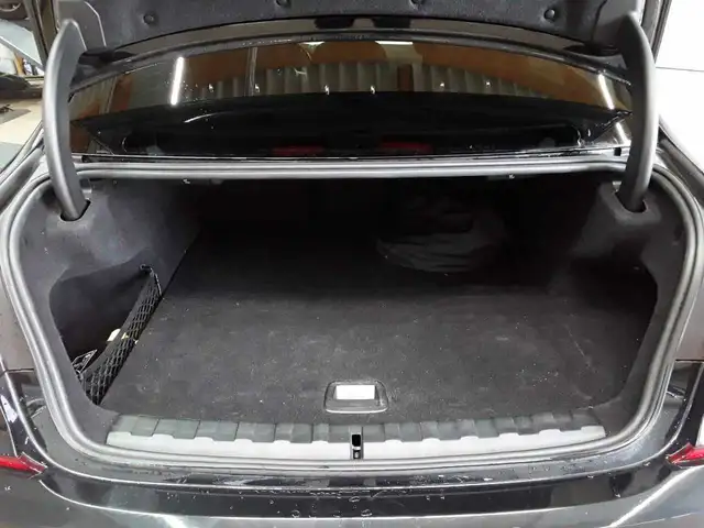 BMW 3 Series view 15