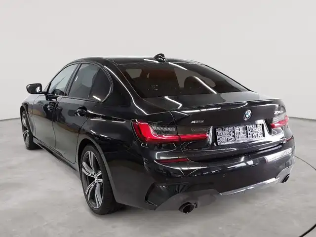 BMW 3 Series view 5