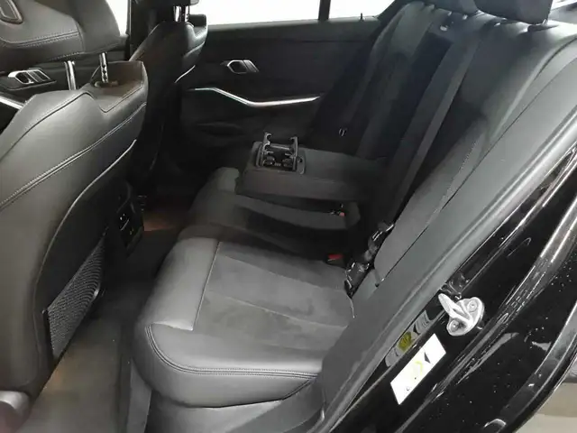 BMW 3 Series view 13