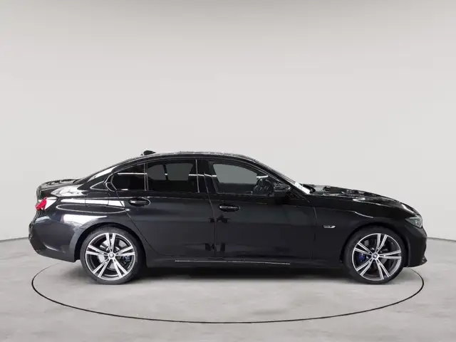 BMW 3 Series view 3