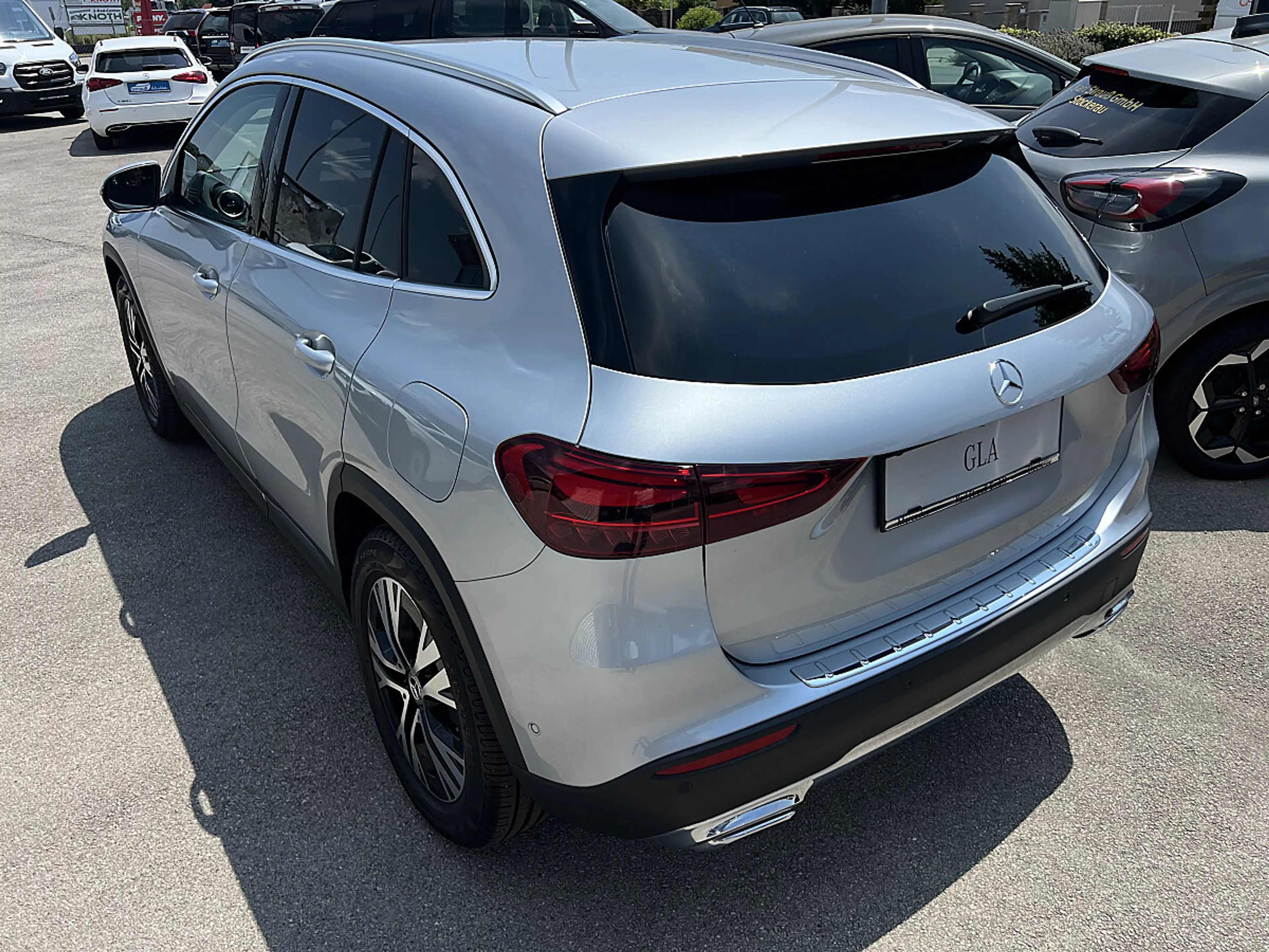 Mercedes-Benz GLA 180 Progr. *AHV-Rückfahrkamera-elektr.Heckklappe* — photo 3