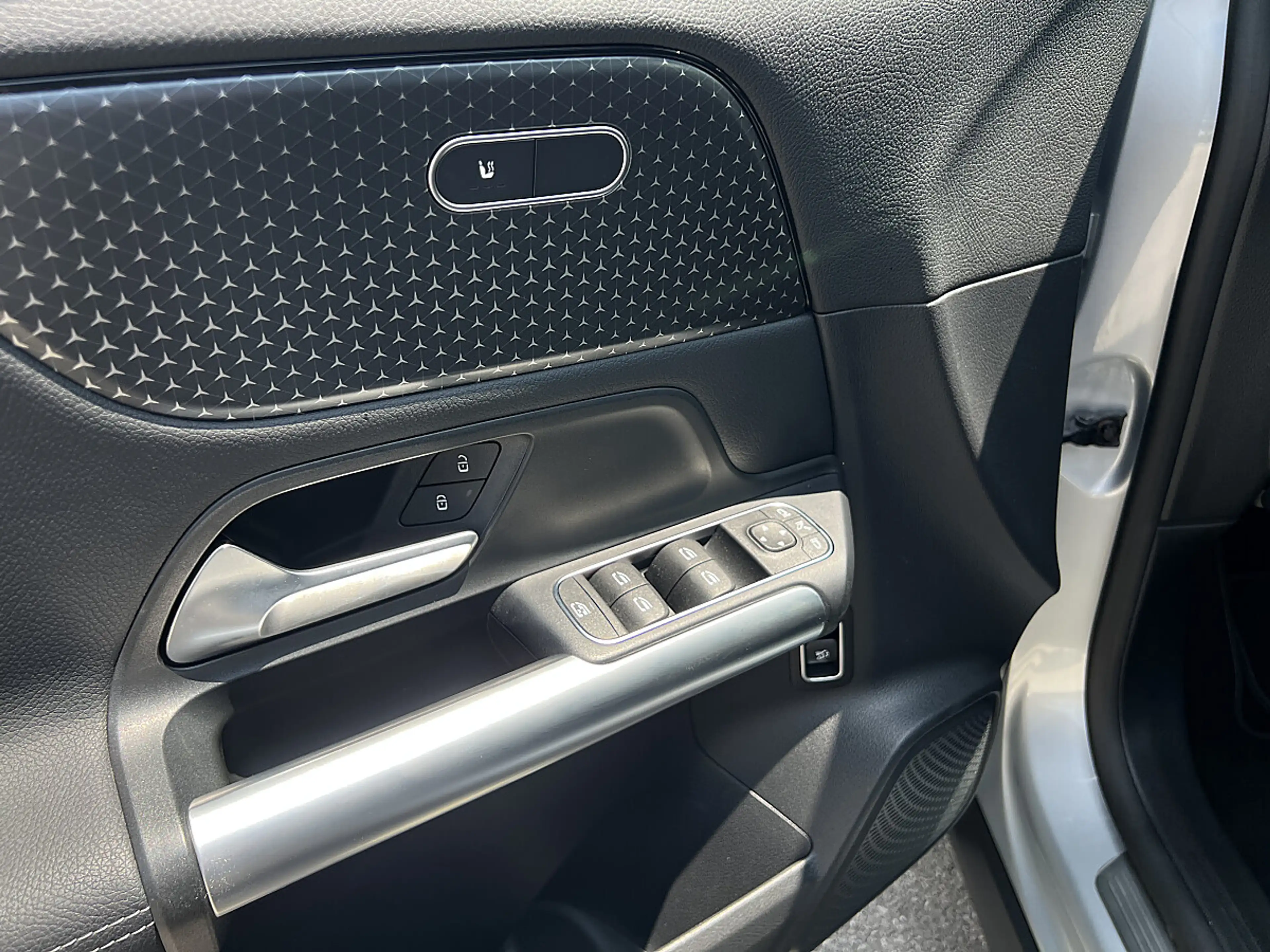 Mercedes-Benz GLA 180 Progr. *AHV-Rückfahrkamera-elektr.Heckklappe* — photo 6