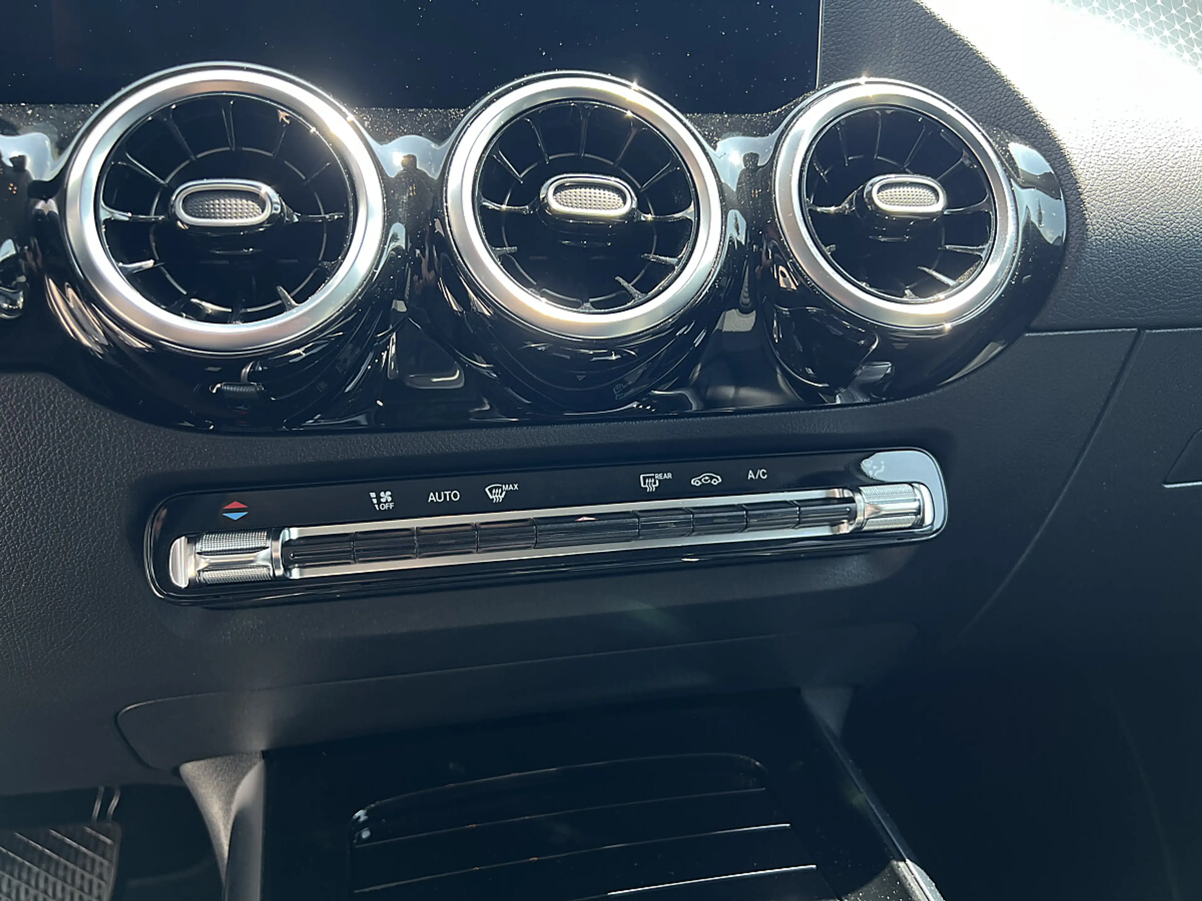 Mercedes-Benz GLA 180 Progr. *AHV-Rückfahrkamera-elektr.Heckklappe* — photo 12