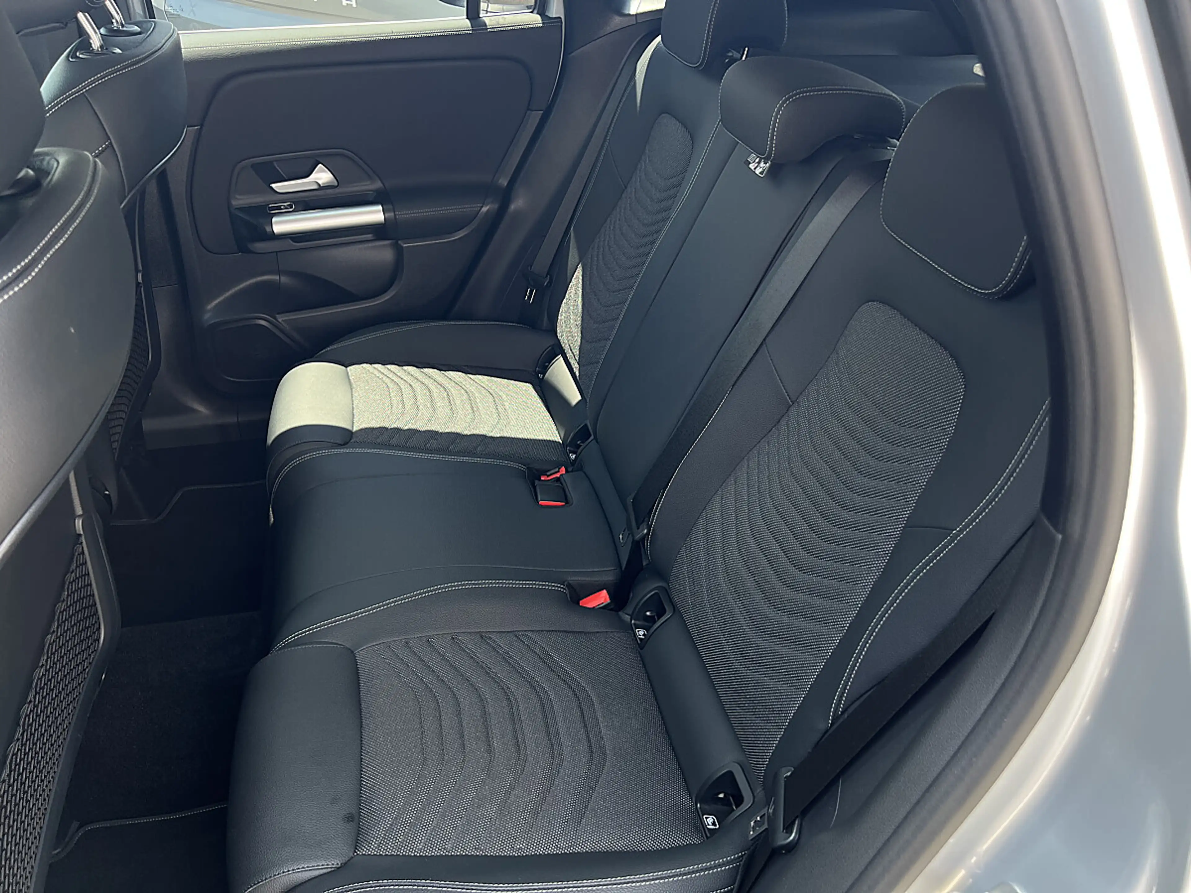 Mercedes-Benz GLA 180 Progr. *AHV-Rückfahrkamera-elektr.Heckklappe* — photo 15