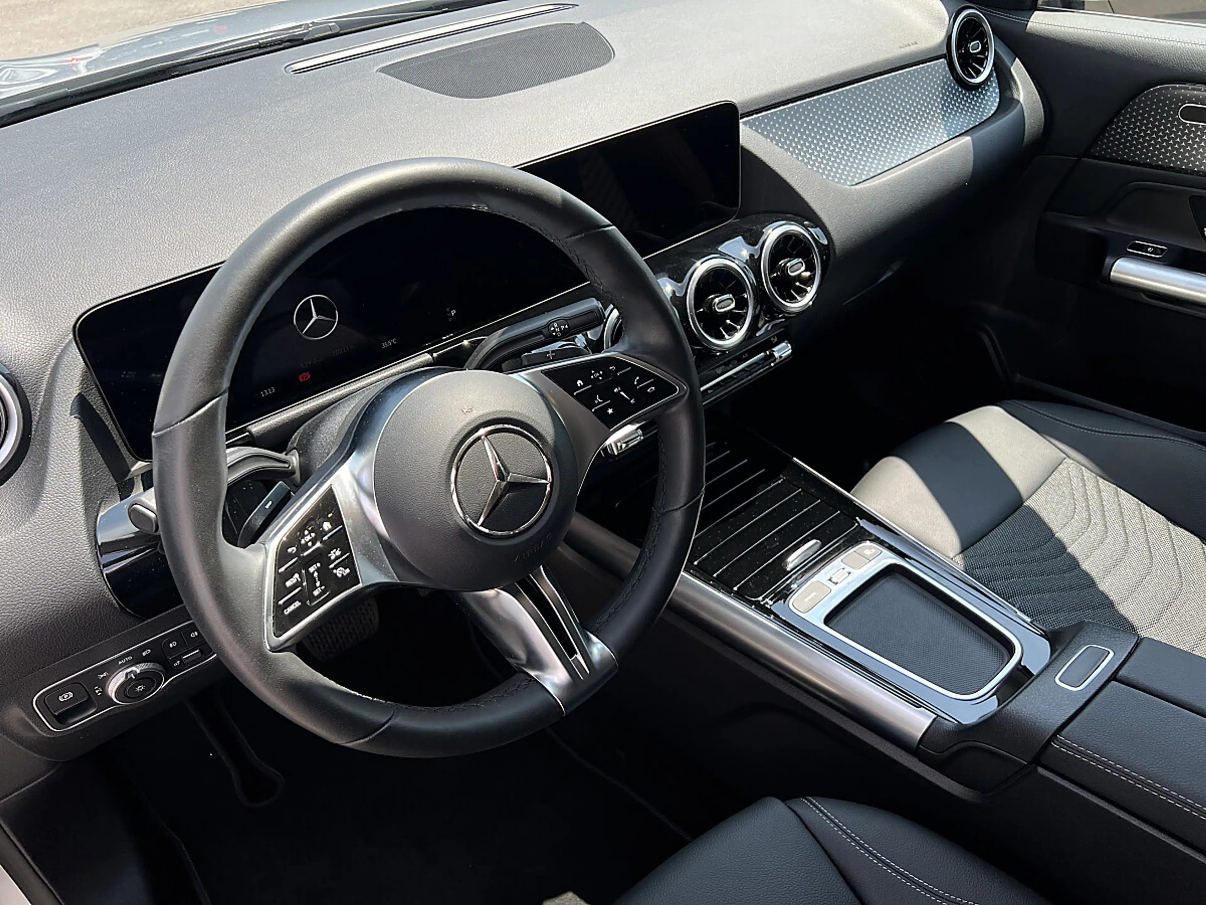 Mercedes-Benz GLA 180 Progr. *AHV-Rückfahrkamera-elektr.Heckklappe* — photo 5