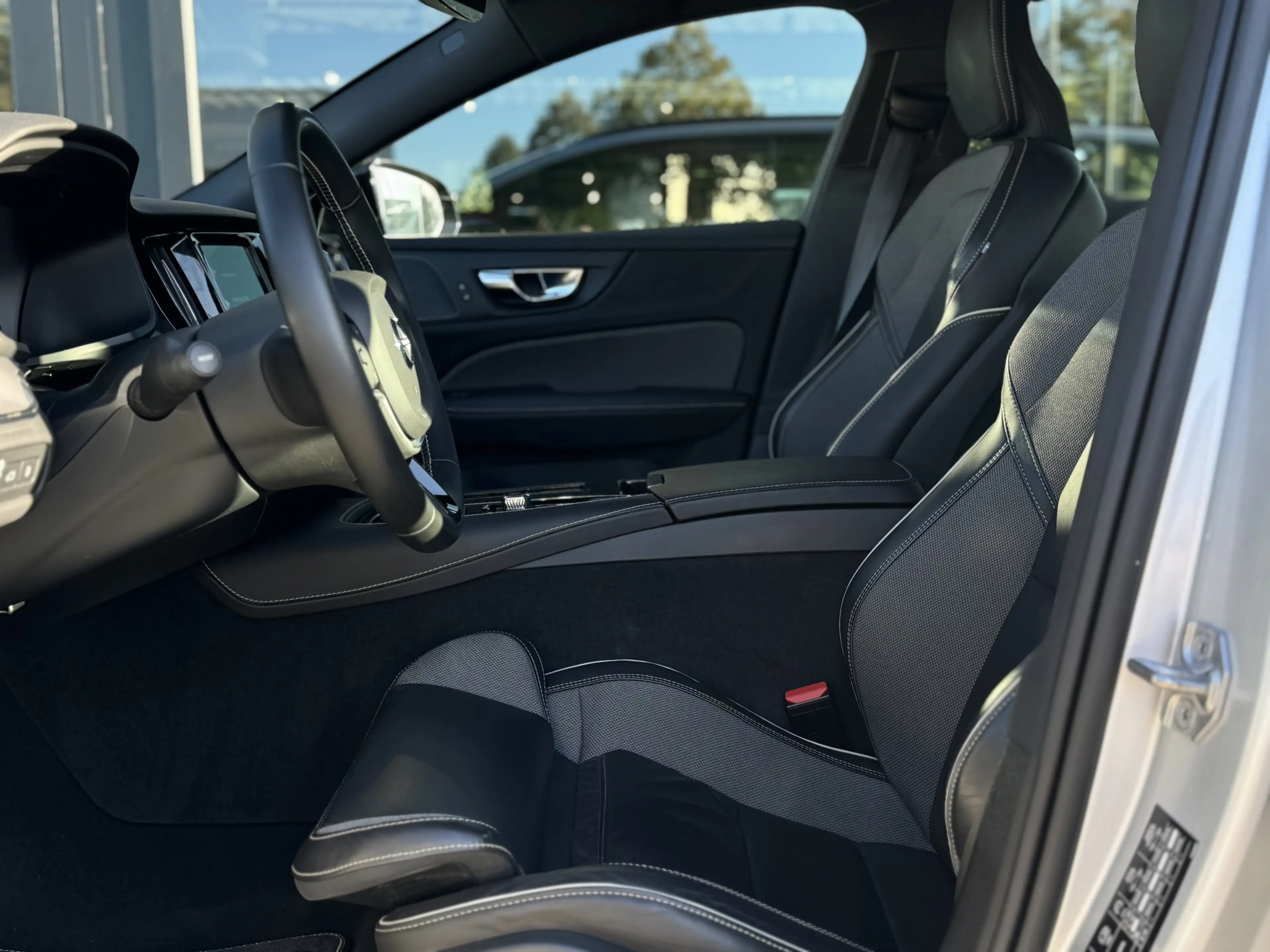 Volvo V60 2.0 T6 Recharge AWD R-Design Wegdr.Trekhaak | Adap — photo 4