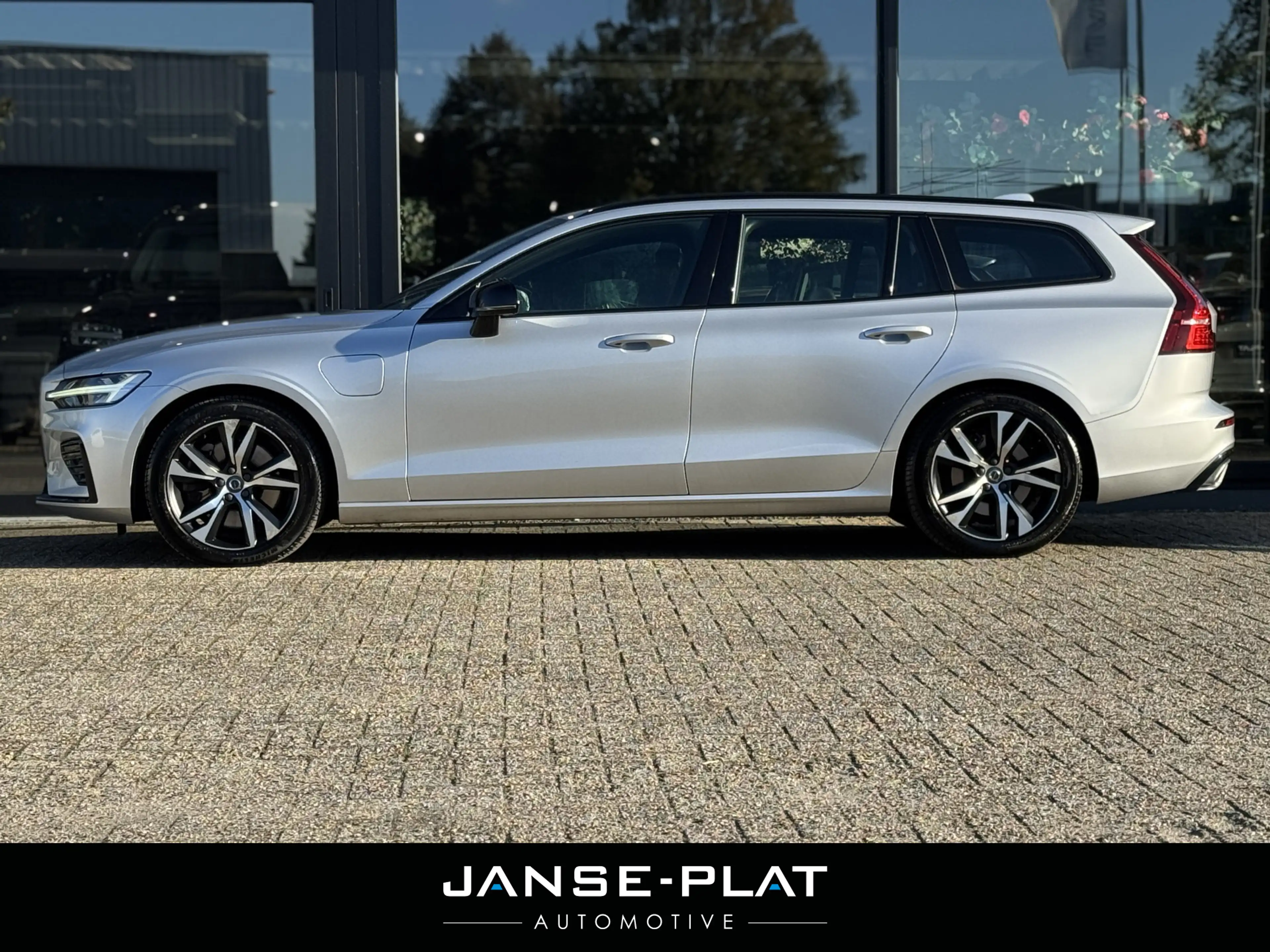 Volvo V60 2.0 T6 Recharge AWD R-Design Wegdr.Trekhaak | Adap — photo 3
