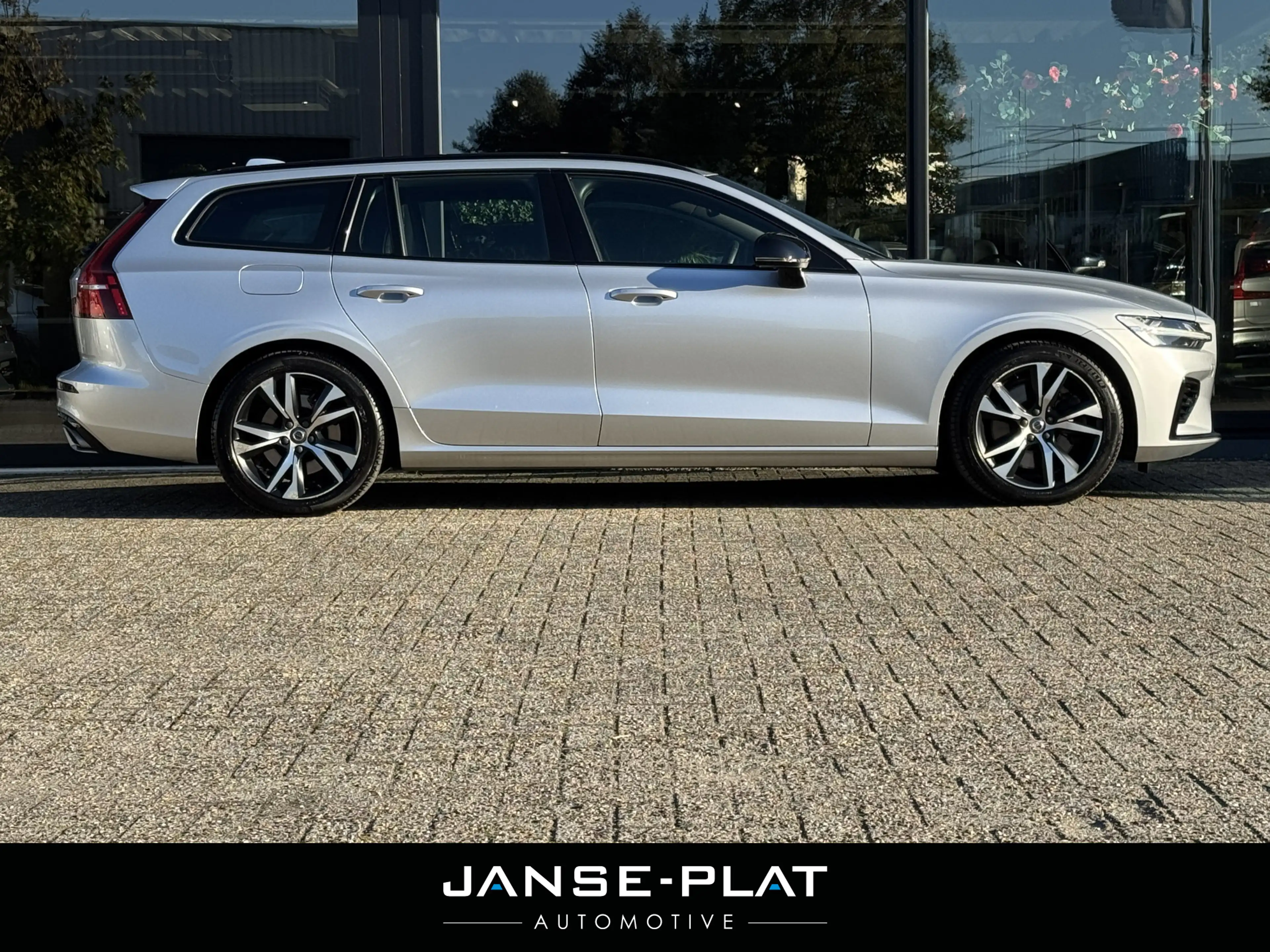 Volvo V60 2.0 T6 Recharge AWD R-Design Wegdr.Trekhaak | Adap — photo 12