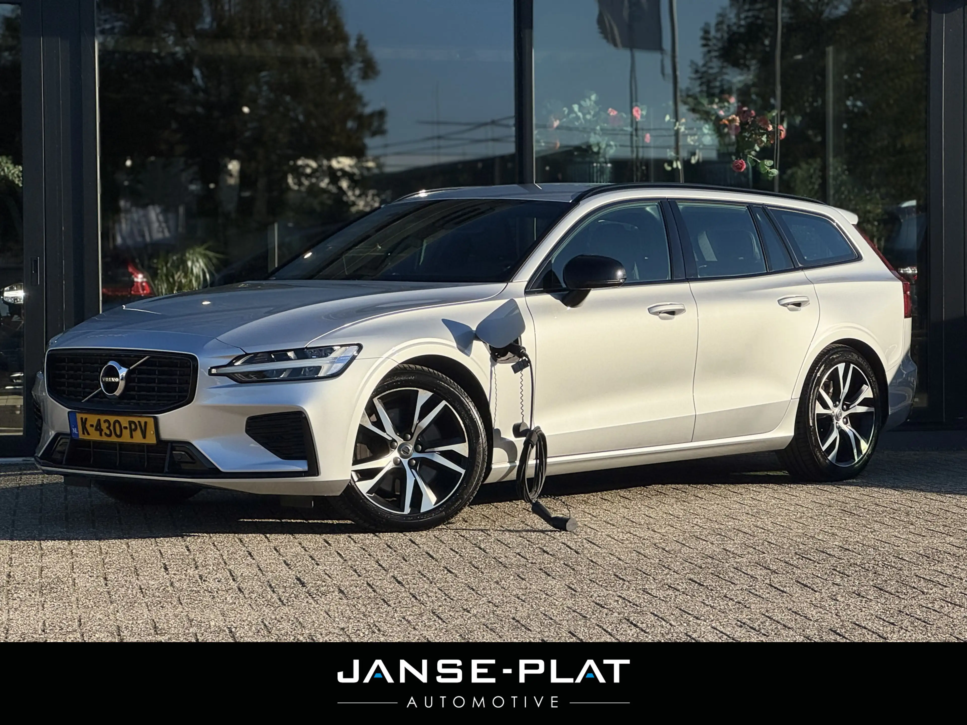 Volvo V60 2.0 T6 Recharge AWD R-Design Wegdr.Trekhaak | Adap