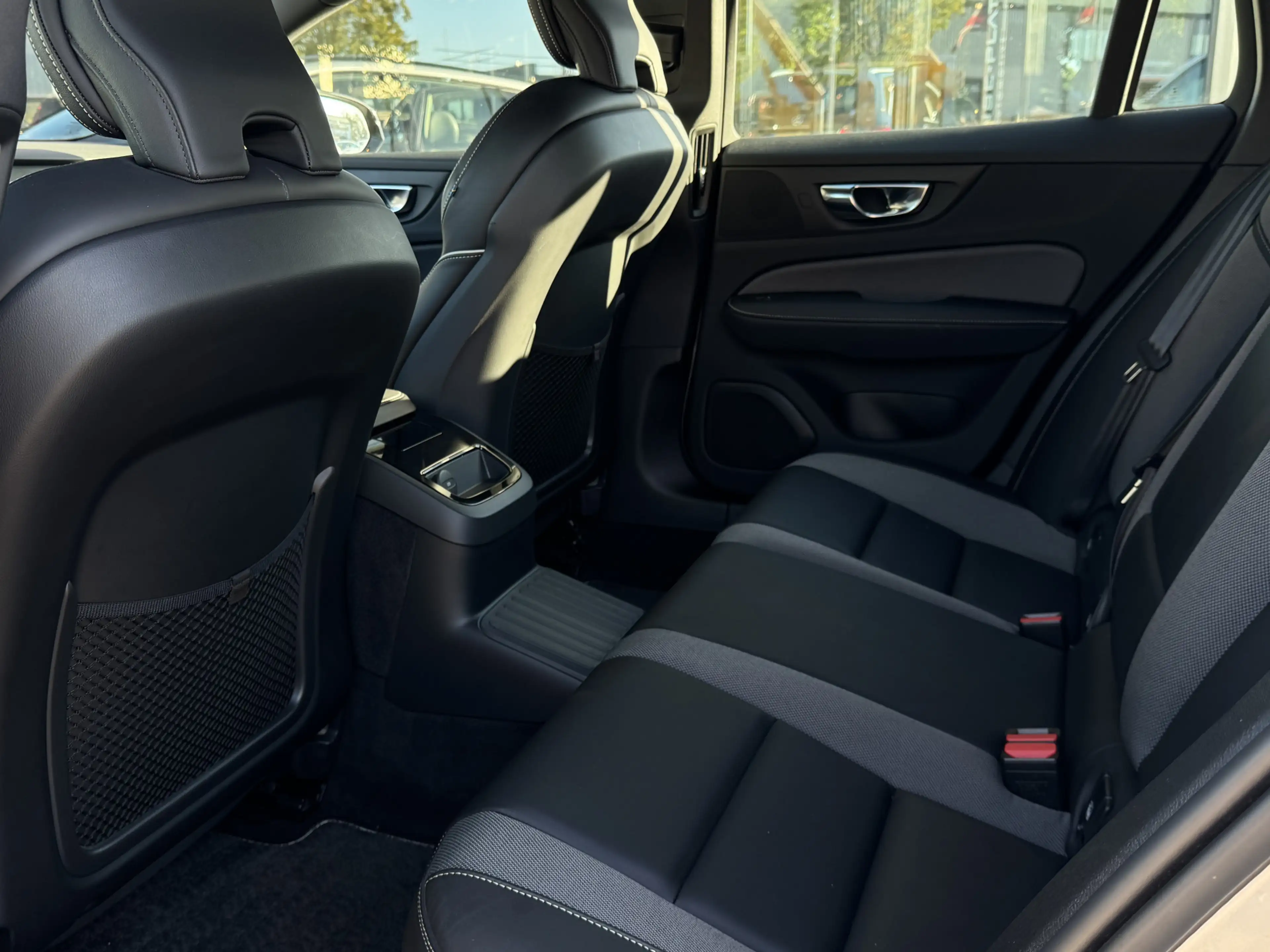Volvo V60 2.0 T6 Recharge AWD R-Design Wegdr.Trekhaak | Adap — photo 6