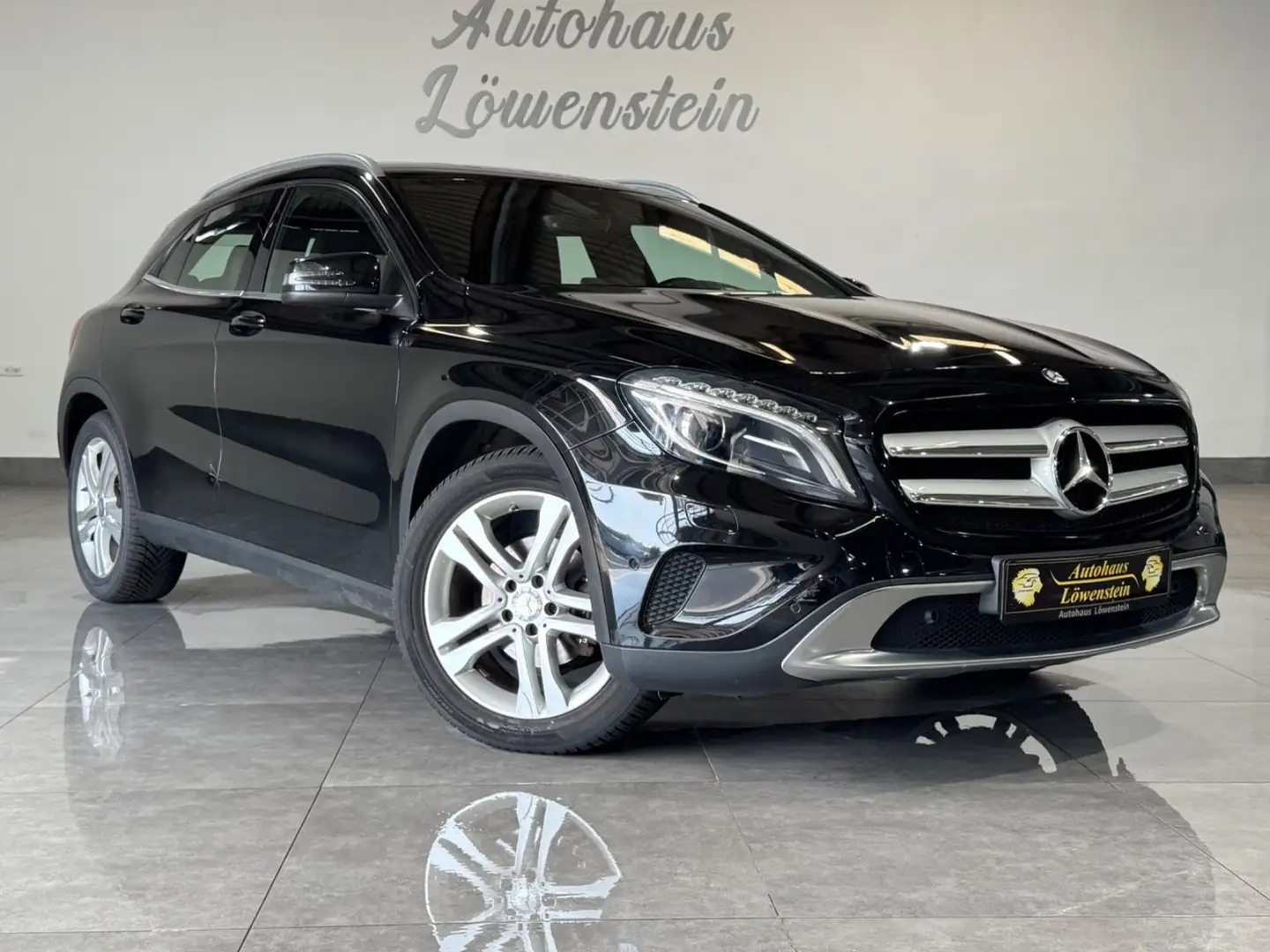 Mercedes-Benz GLA 180 *BI-XENON*NAVI* Schwarz - 1
