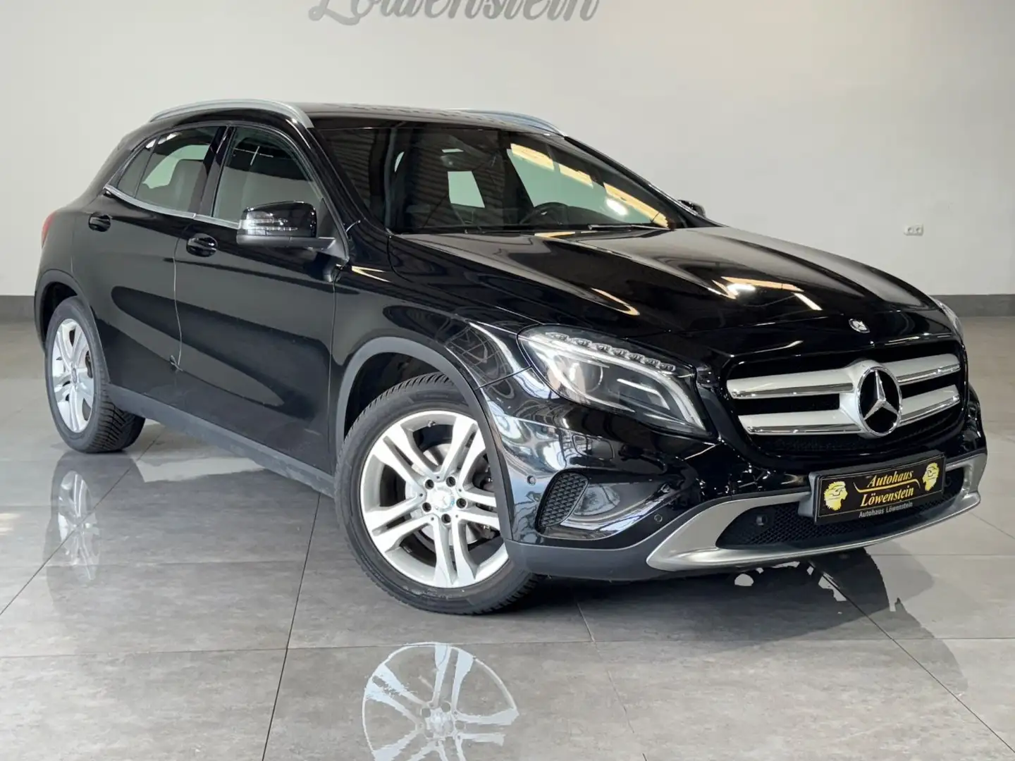 Mercedes-Benz GLA 180 *BI-XENON*NAVI* Schwarz - 2