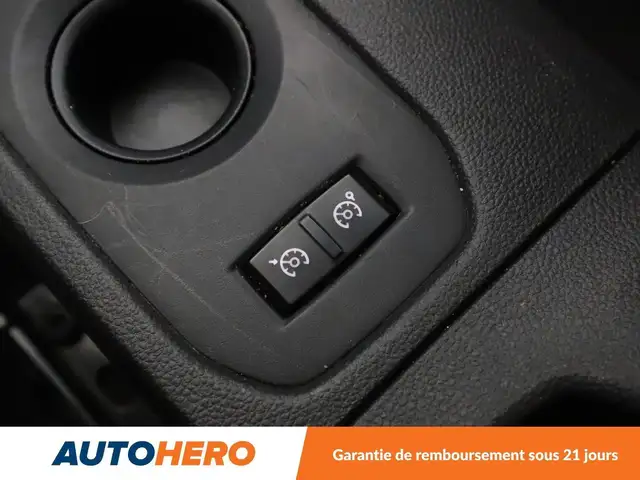 Dacia Duster view 25