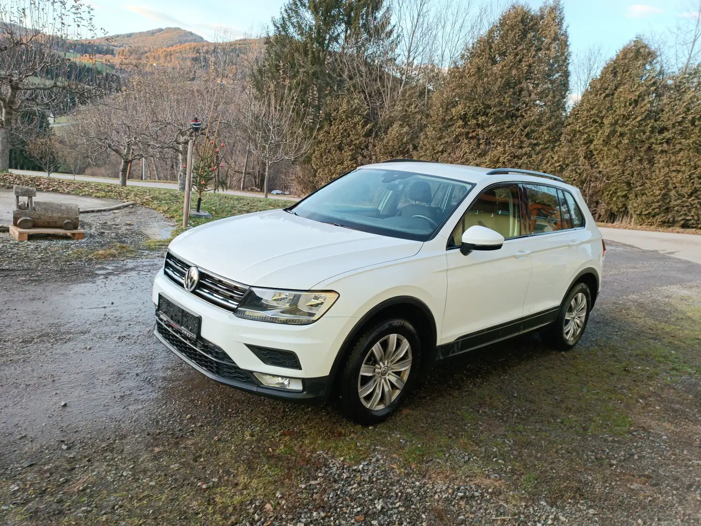 Volkswagen Tiguan Trendline BMT/Start-Stopp Weiß - 2
