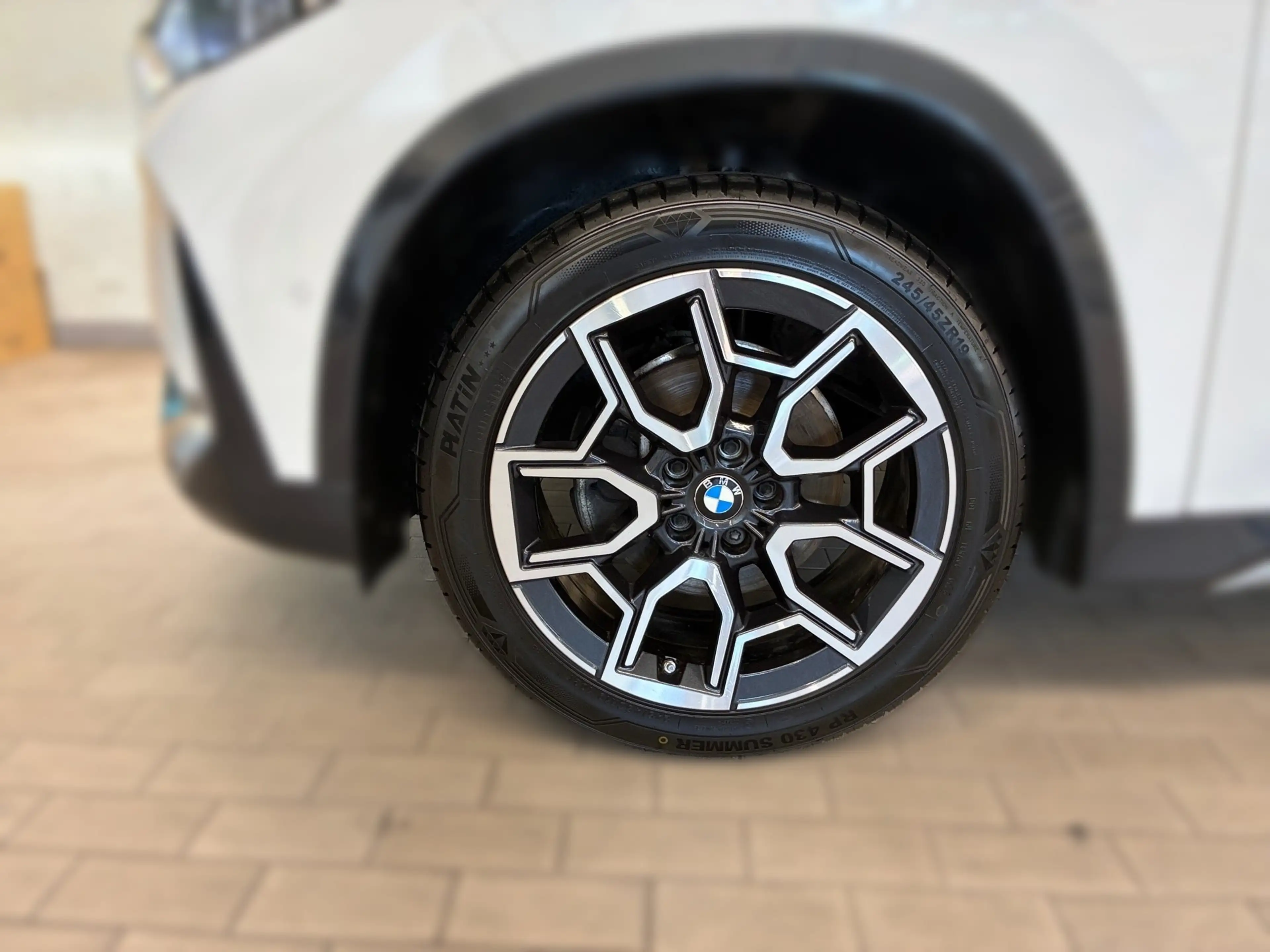 BMW X1 sDrive18d — photo 3