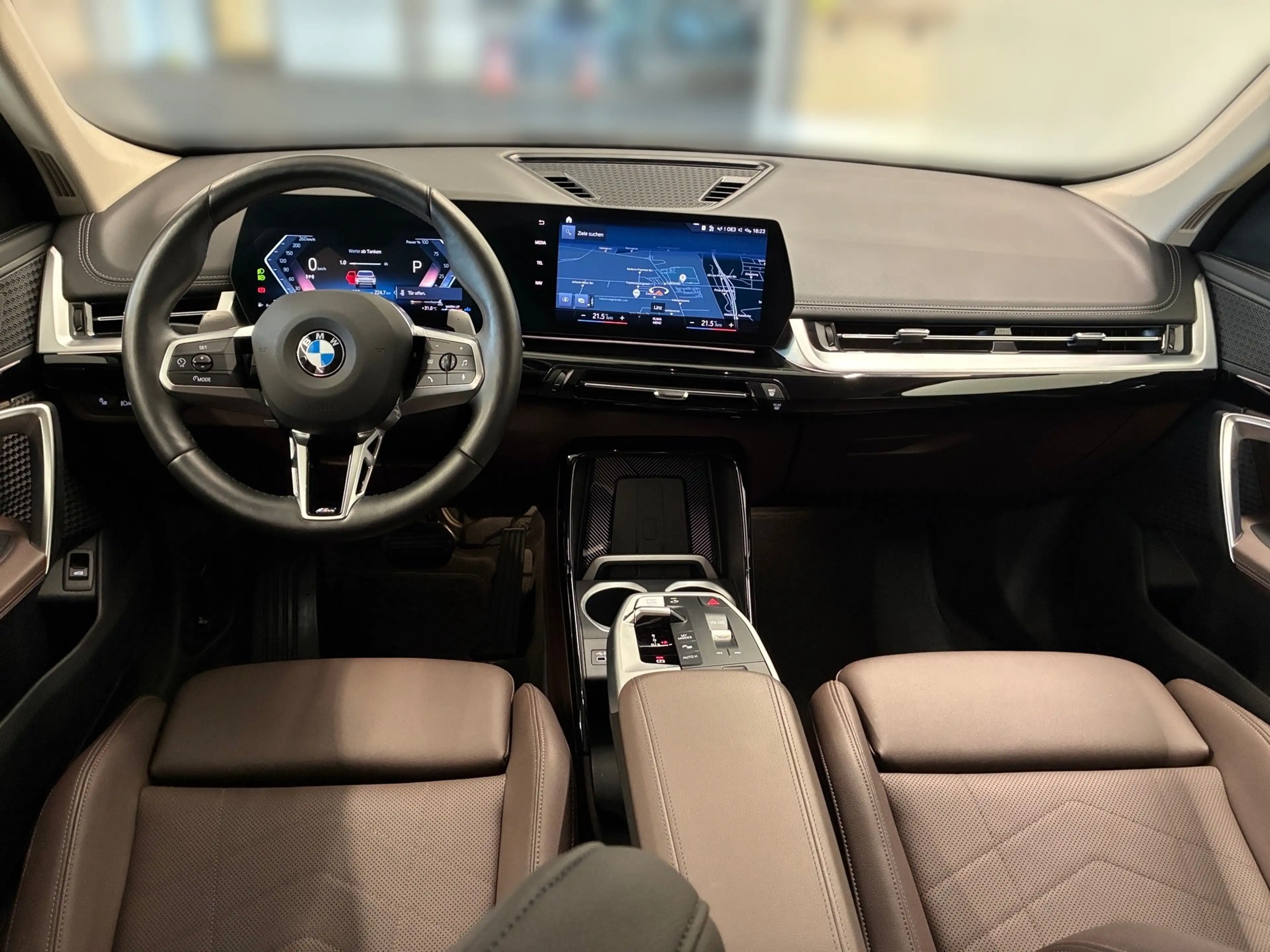BMW X1 sDrive18d — photo 9