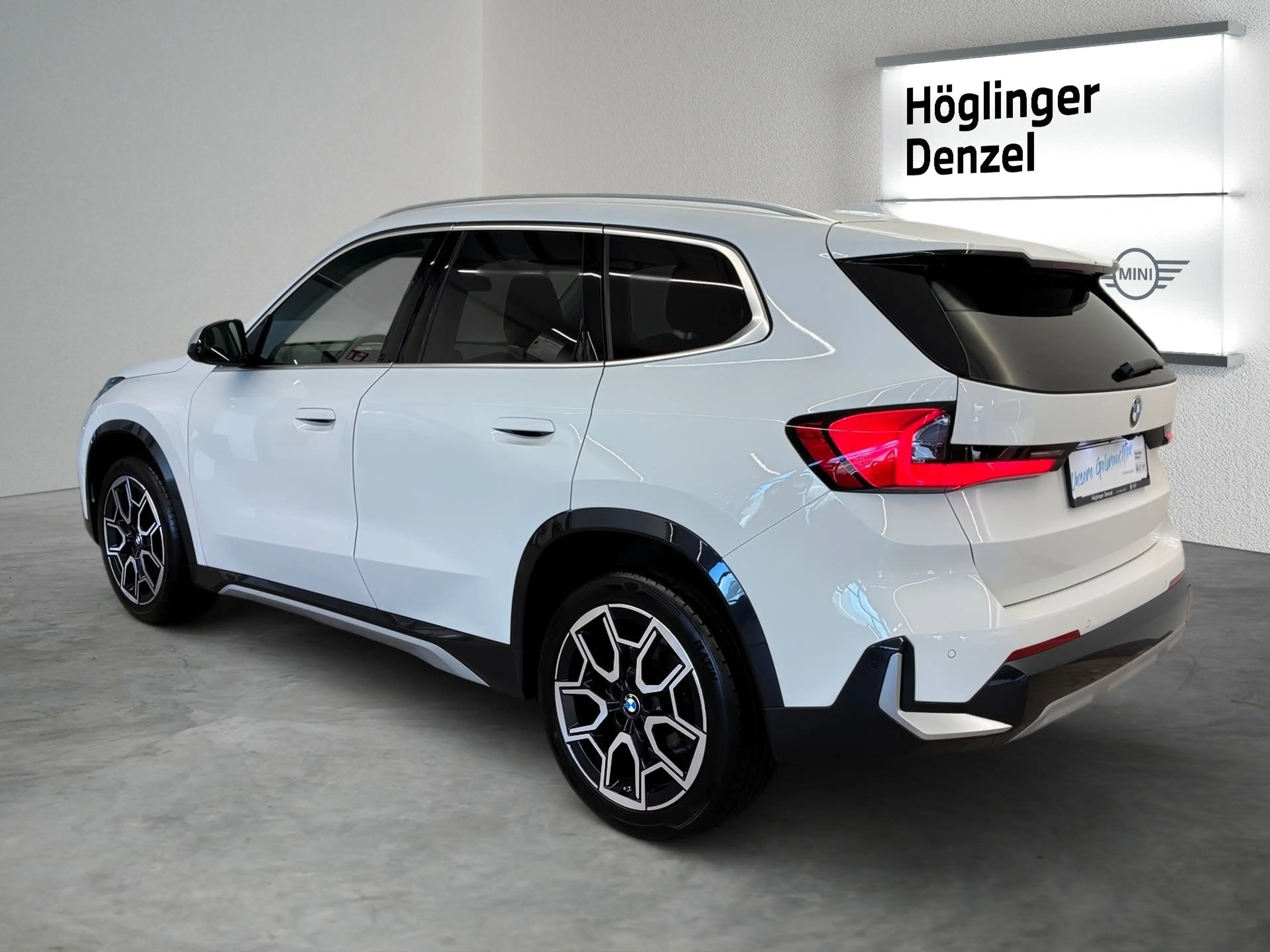 BMW X1 sDrive18d — photo 10
