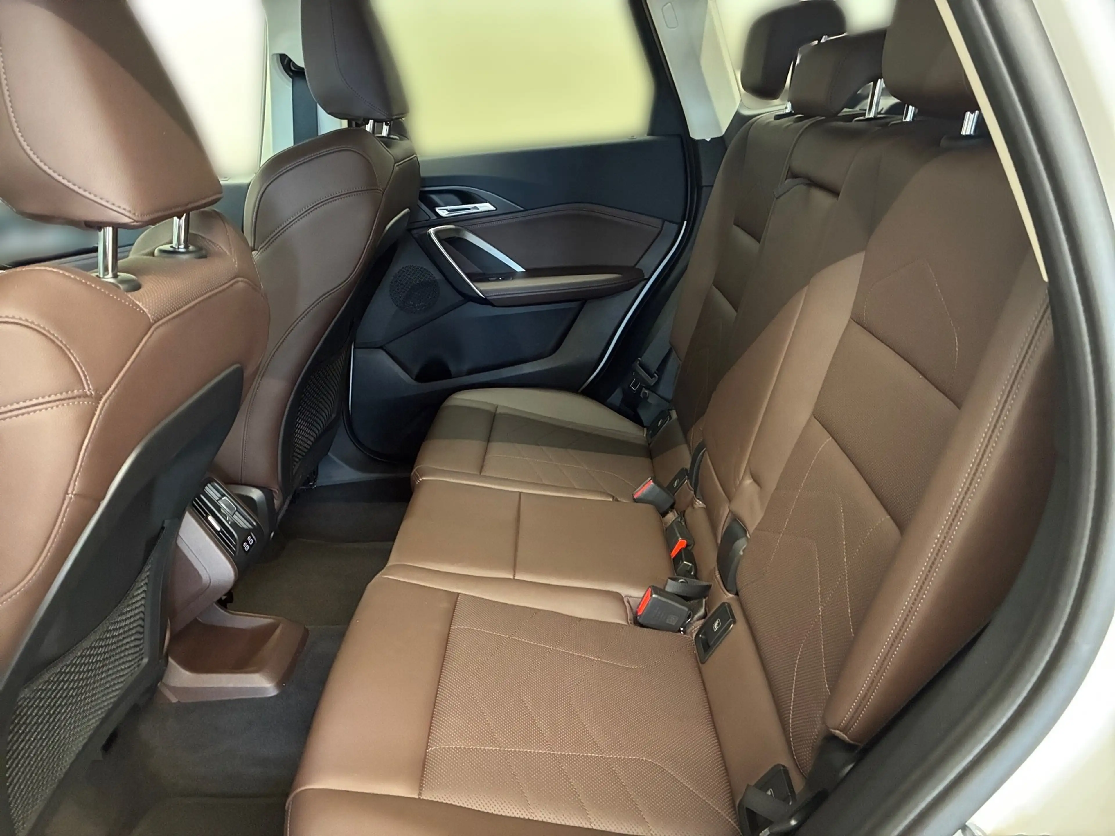 BMW X1 sDrive18d — photo 7