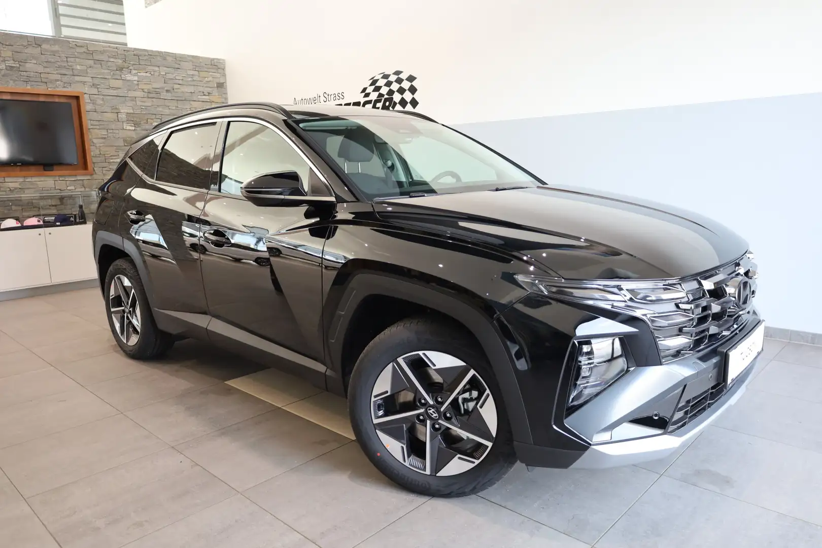 Hyundai TUCSON NX4 GO Plus 1,6 T-GDi PHEV 4WD AT Schwarz - 1