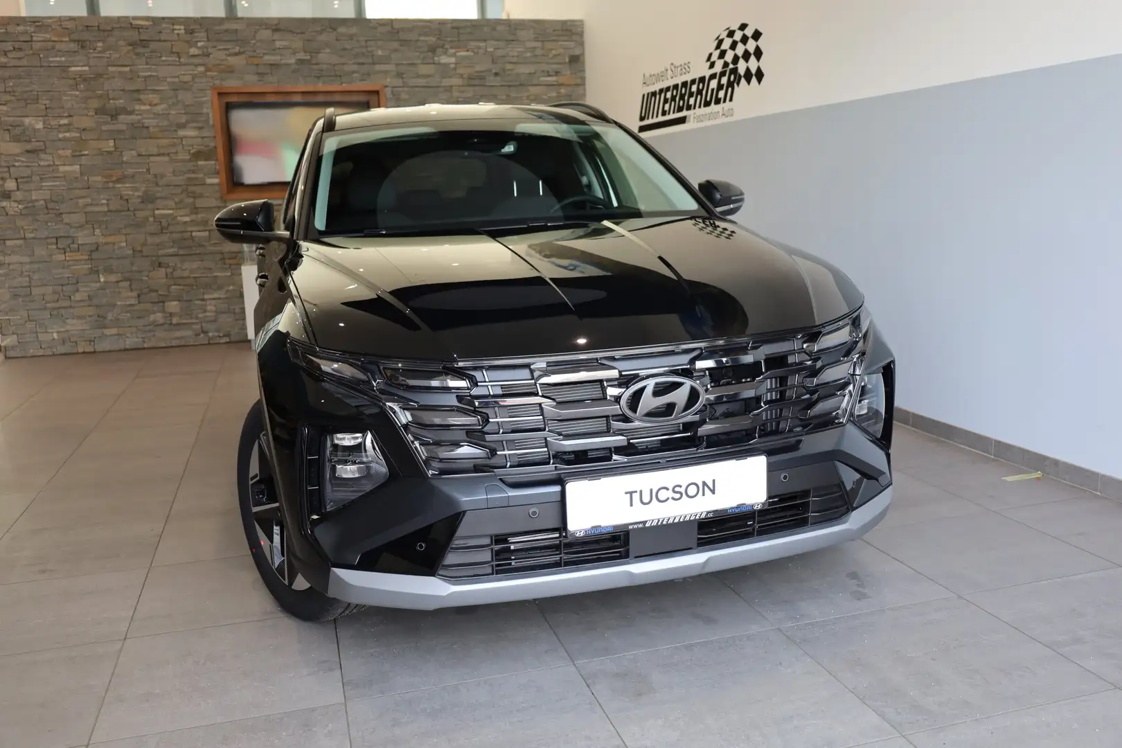 Hyundai TUCSON NX4 GO Plus 1,6 T-GDi PHEV 4WD AT Schwarz - 2
