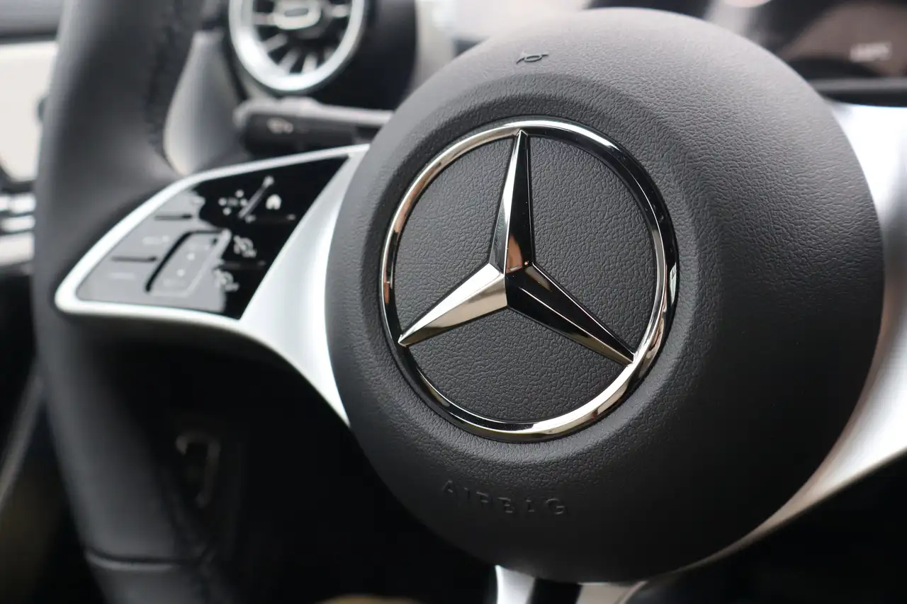 Mercedes-Benz CLA снимка Mercedes-Benz CLA