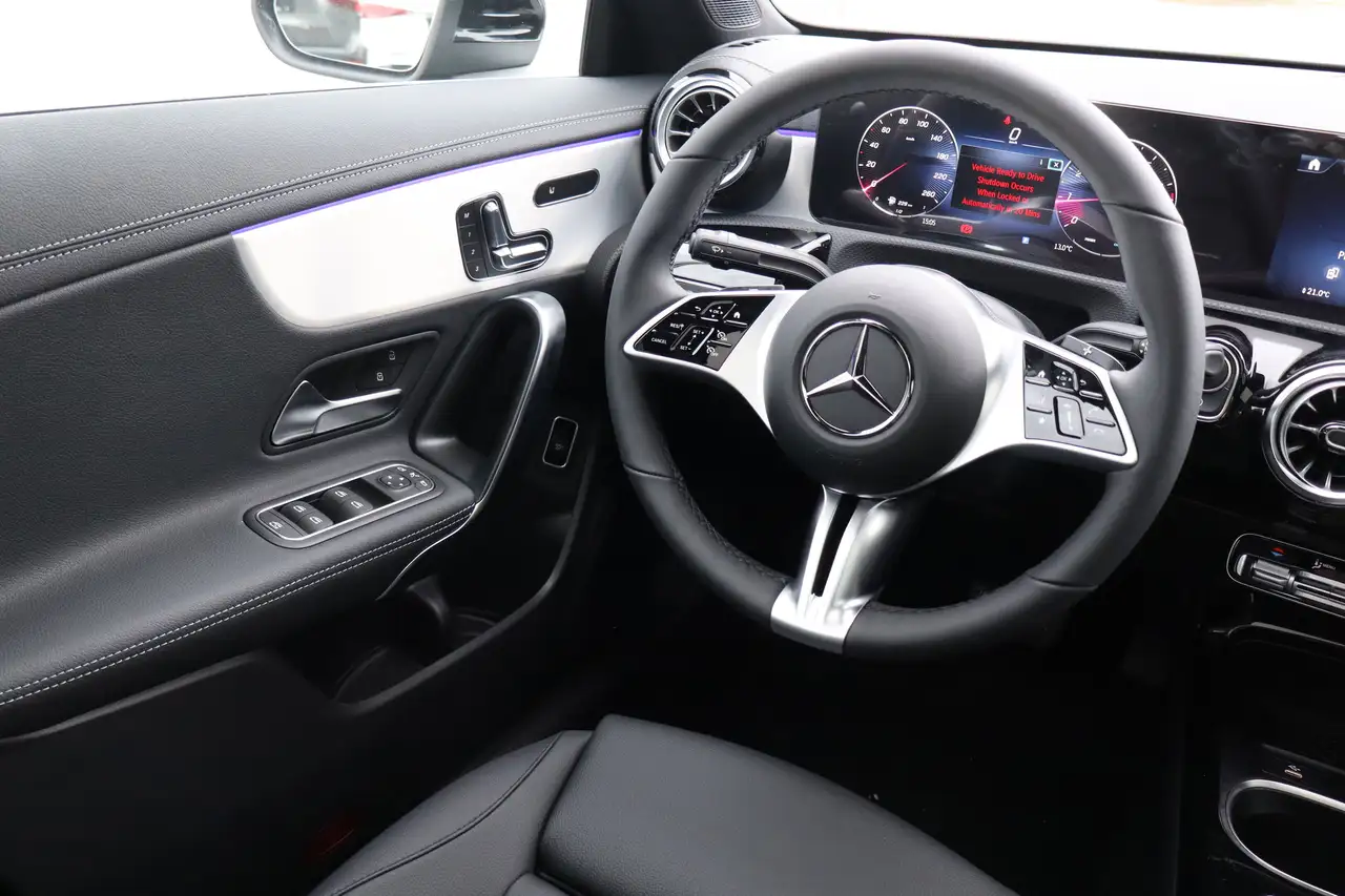 Mercedes-Benz CLA снимка Mercedes-Benz CLA