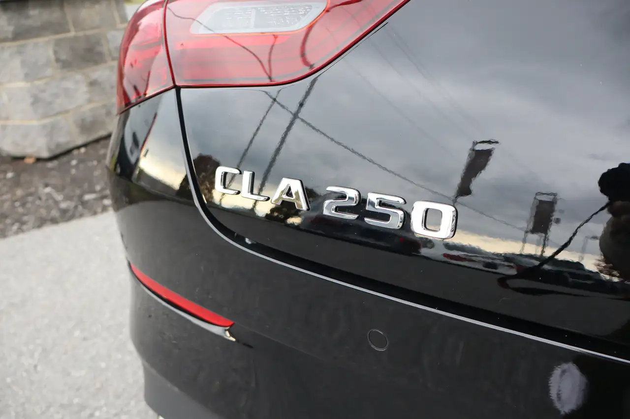 Mercedes-Benz CLA снимка Mercedes-Benz CLA