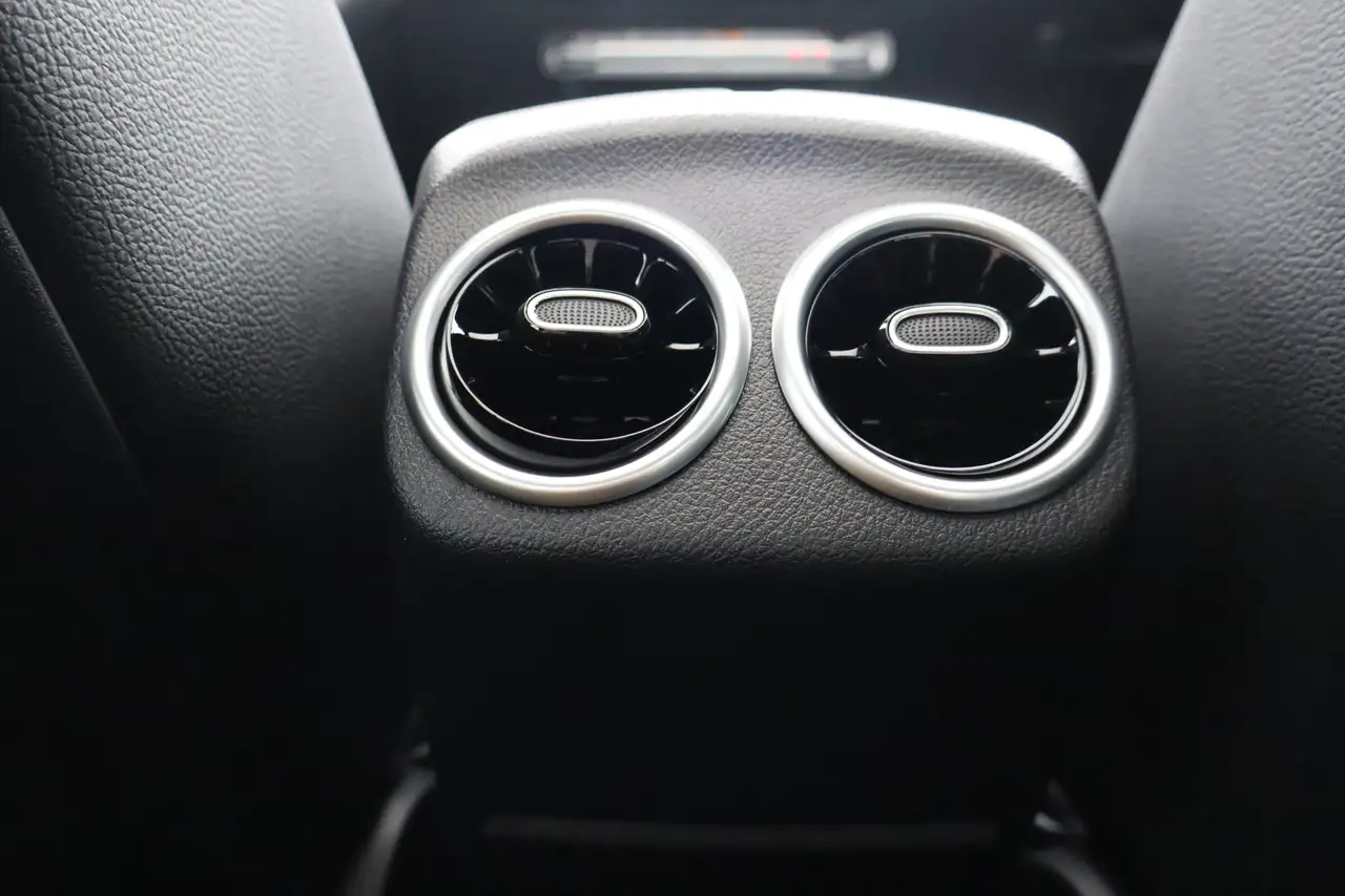 Mercedes-Benz CLA снимка Mercedes-Benz CLA