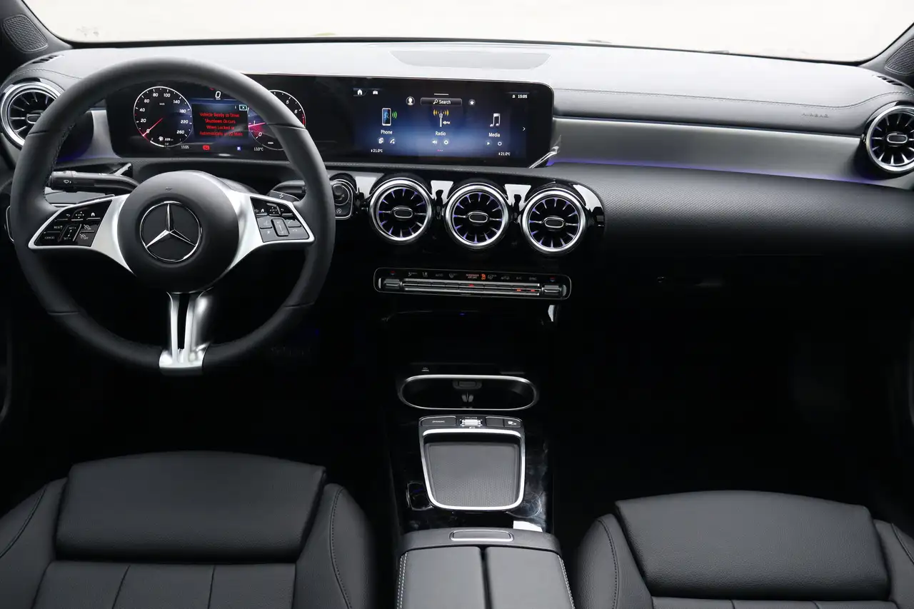 Mercedes-Benz CLA снимка Mercedes-Benz CLA