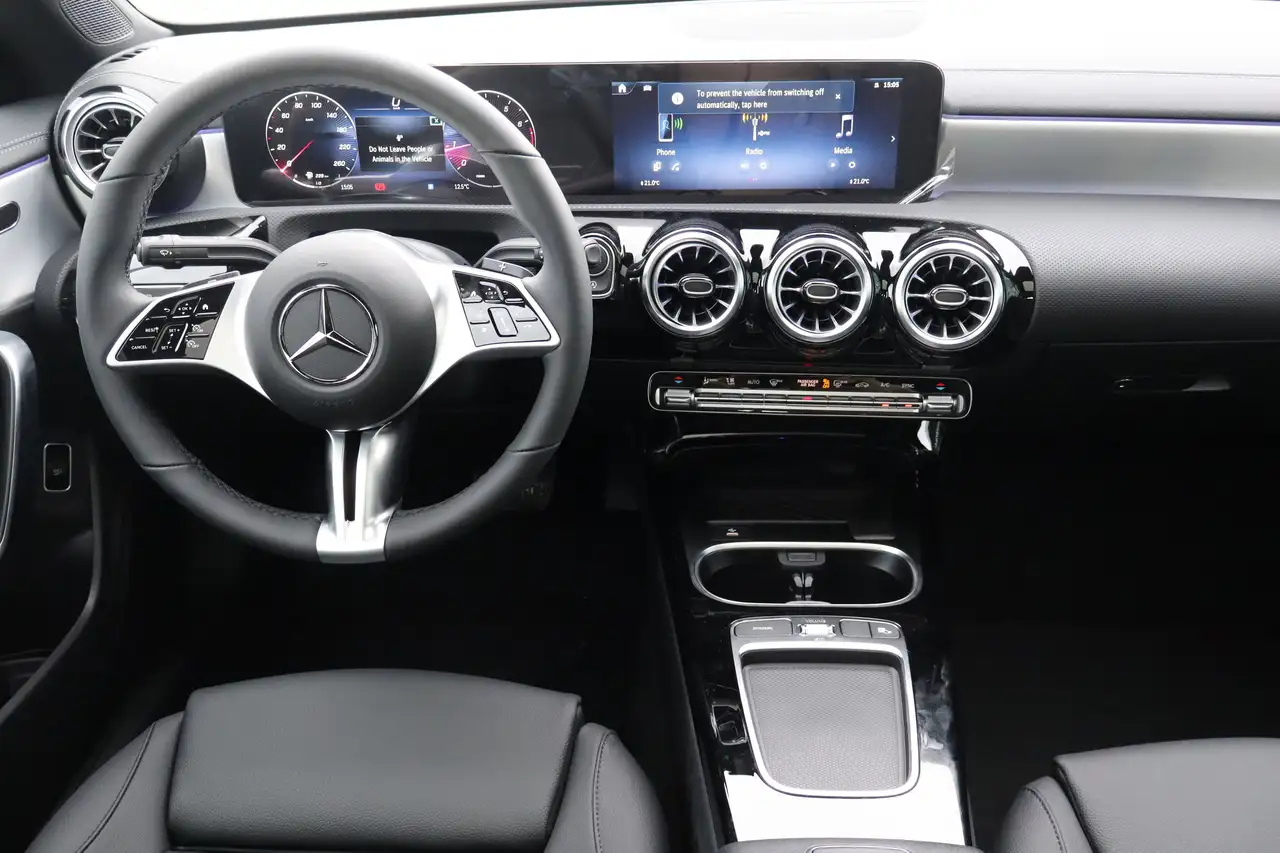 Mercedes-Benz CLA снимка Mercedes-Benz CLA