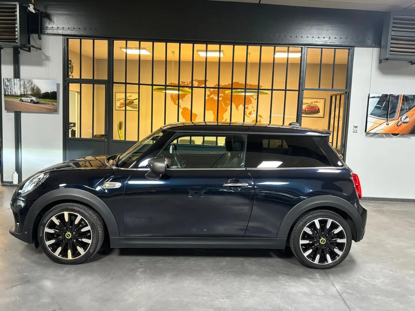 MINI Cooper SE e-Mini 28.9 kWh Cooper SE S Zwart - 1