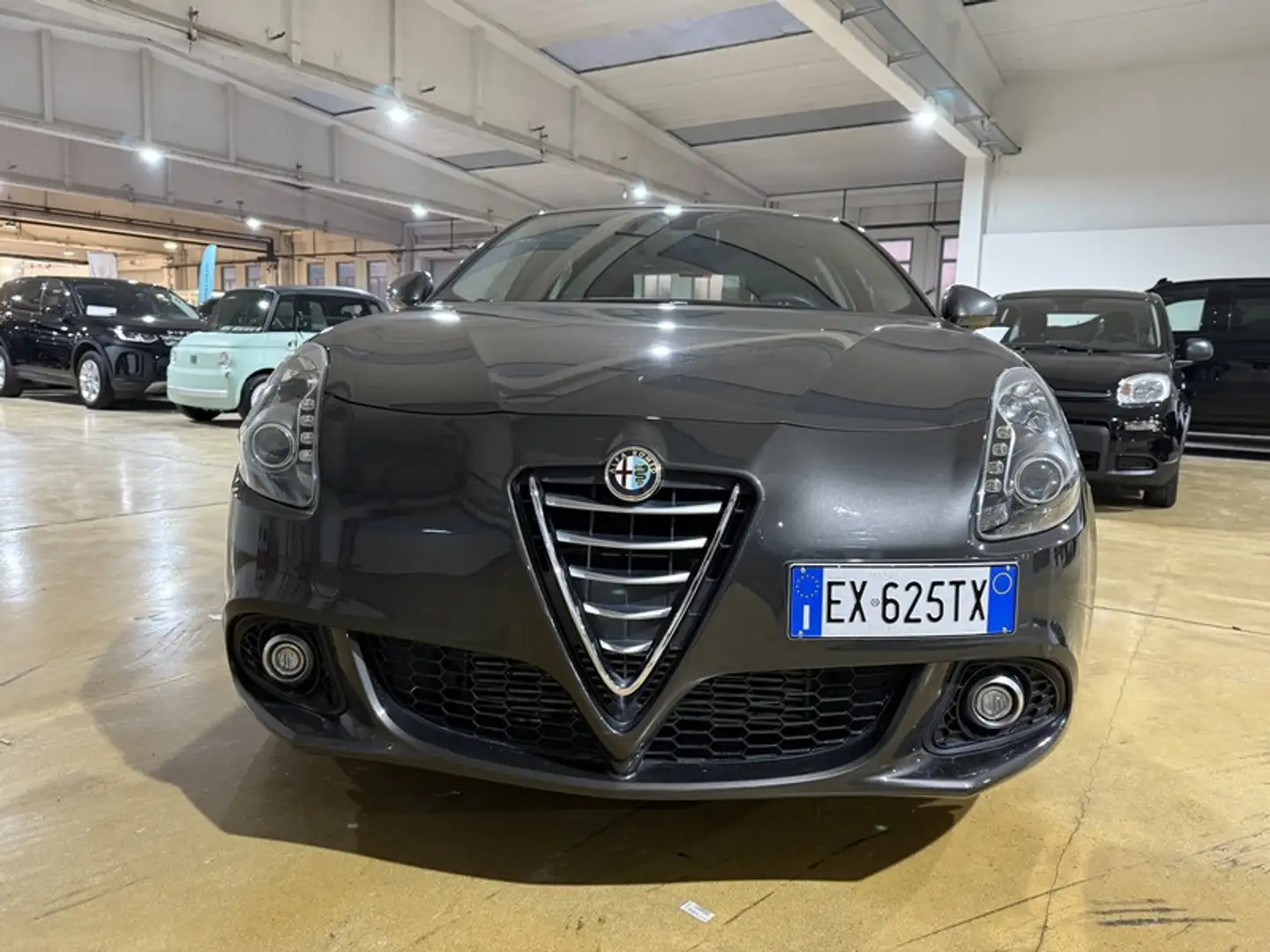 Alfa Romeo Giulietta 1.6 JTDm Distinctive Grau - 2
